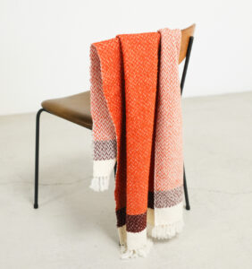 ウールコットンブランケットショール　ヘリンボーン　LOOPシリーズ　着用画像