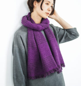 LOOPウールコットンマフラー　ヘリンボーン　着用画像