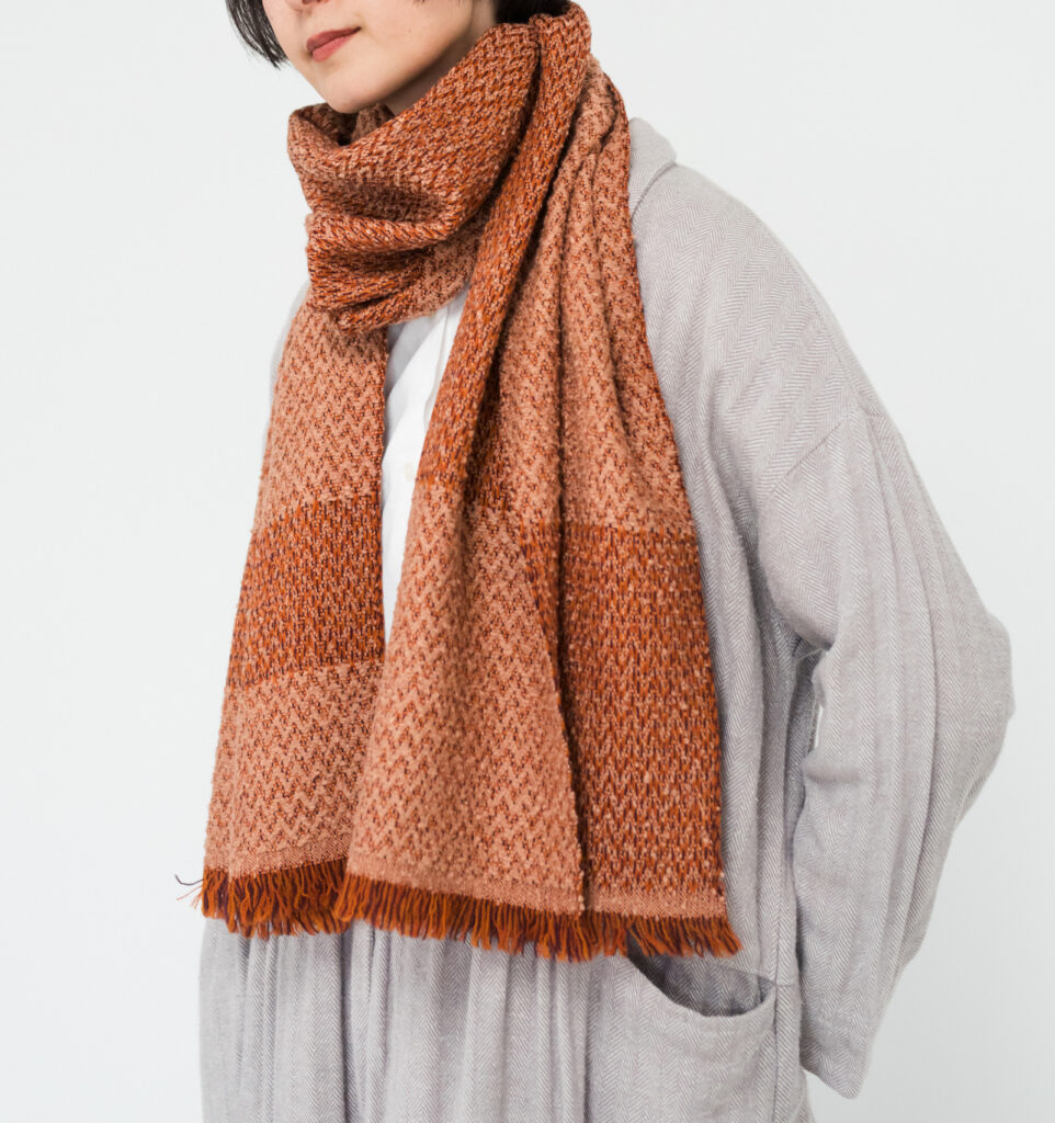 LOOPウールコットンマフラー　ヘリンボーン　着用画像