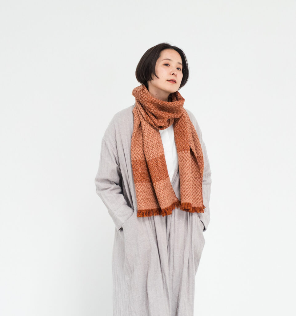 LOOPウールコットンマフラー　ヘリンボーン　着用画像