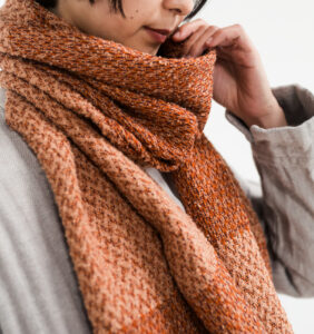 LOOPウールコットンマフラー　ヘリンボーン　着用画像