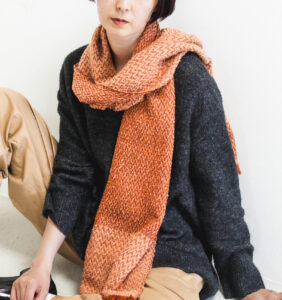 LOOPウールコットンマフラー　ヘリンボーン　着用画像