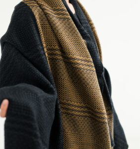 kawari ウールショール ウィーブボーダー 着用画像