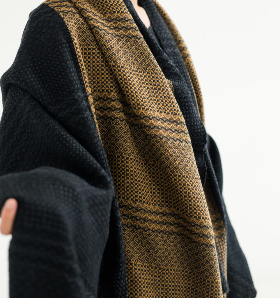 kawari ウールショール ウィーブボーダー 着用画像