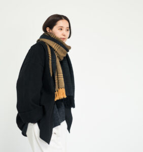 kawari ウールショール ウィーブボーダー 着用画像