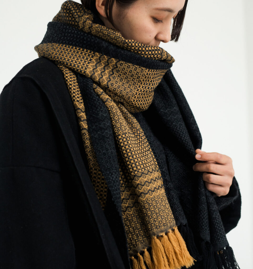 kawari ウールショール ウィーブボーダー 着用画像