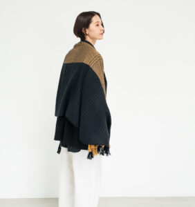 kawari ウールショール ウィーブボーダー 着用画像