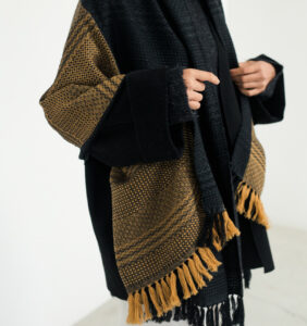 kawari ウールショール ウィーブボーダー 着用画像