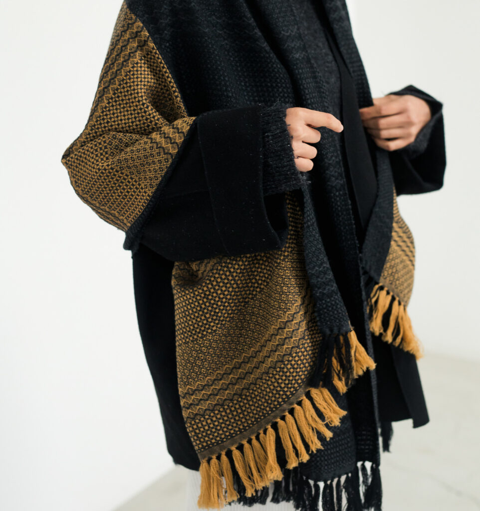 kawari ウールショール ウィーブボーダー 着用画像