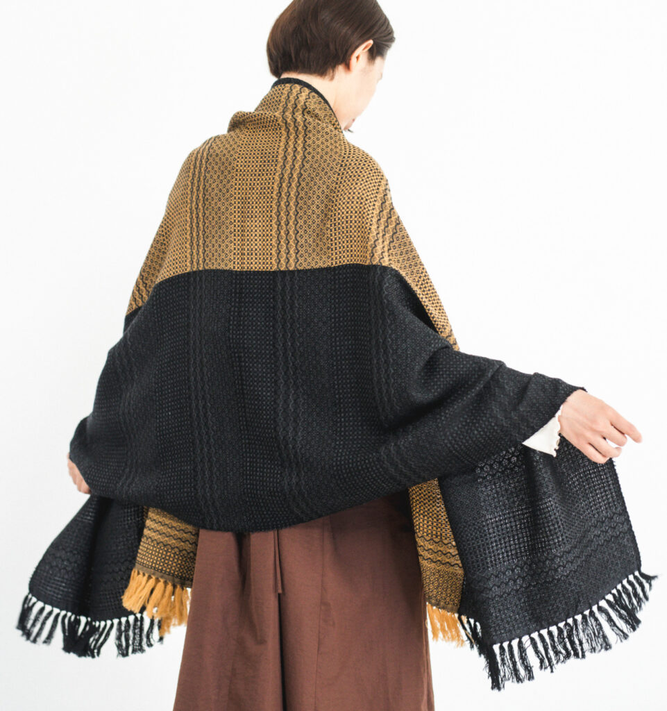 kawari ウールショール ウィーブボーダー 着用画像