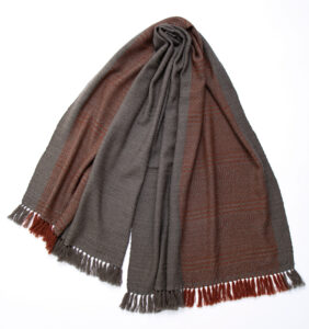 ｋａｗａｒｉ　ウールショール　ウィーブボーダー　着用画像