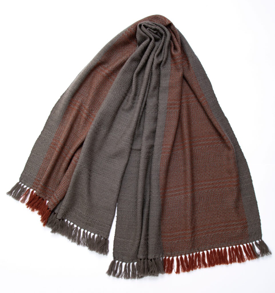 ｋａｗａｒｉ　ウールショール　ウィーブボーダー　着用画像