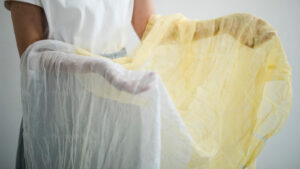 SHIBO リネンコットン ツートンショール　イエロー着用画像