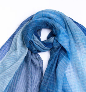 絣染めシルクコットンショール ブルー クローズアップ画像