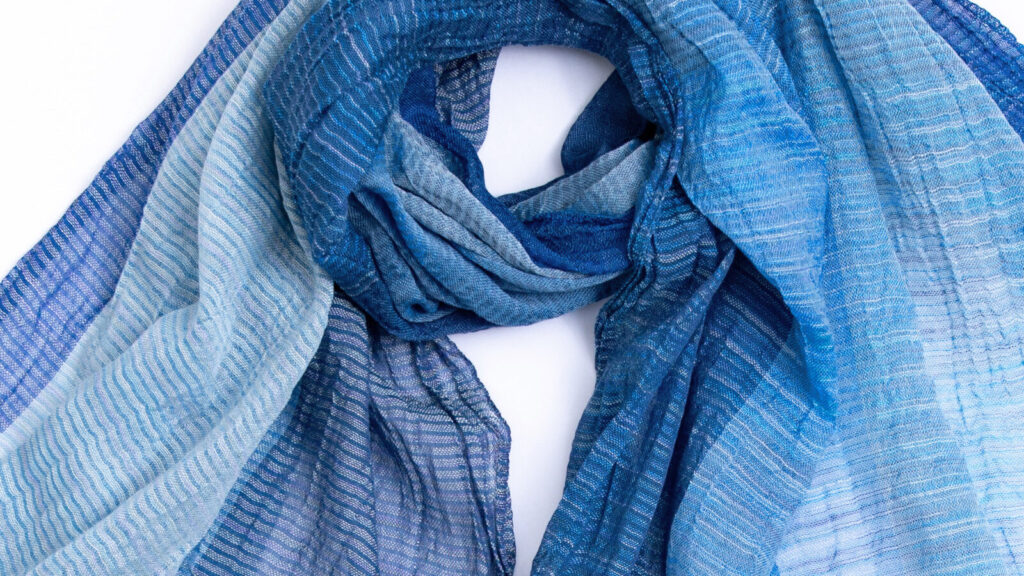 絣染めシルクコットンショール　ブルー　クローズアップ画像