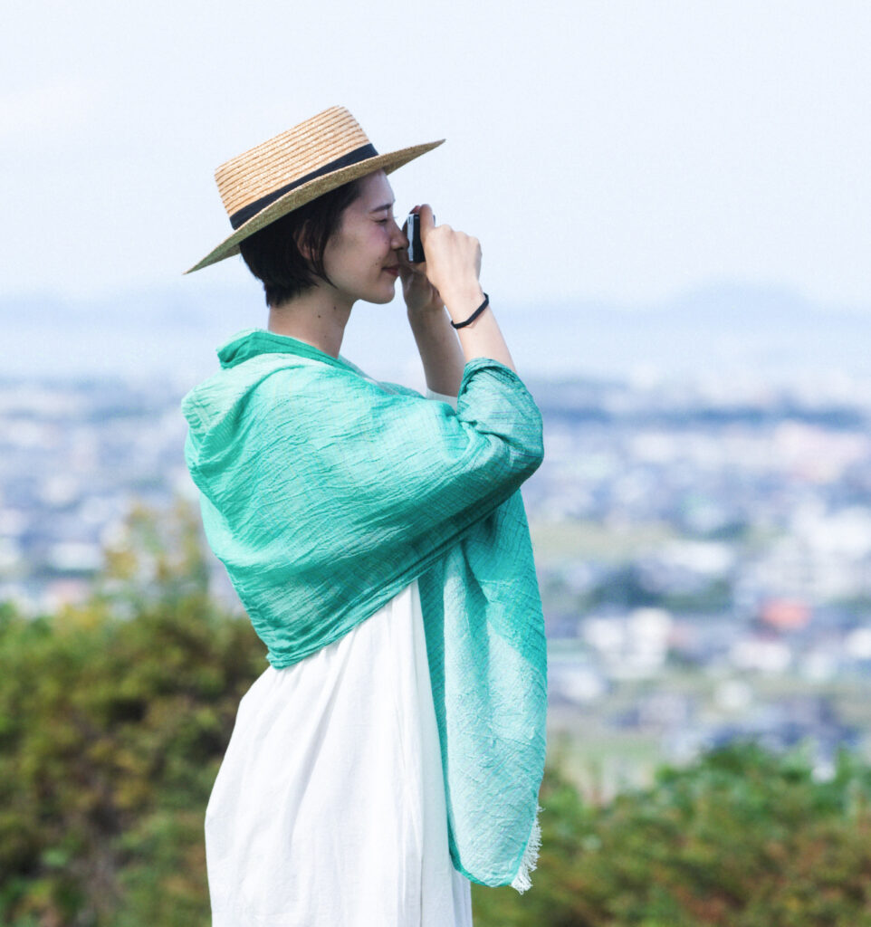 絣染めシルクコットンショール グリーン 着用画像
