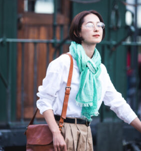 絣染めシルクコットンショール　グリーン　着用画像