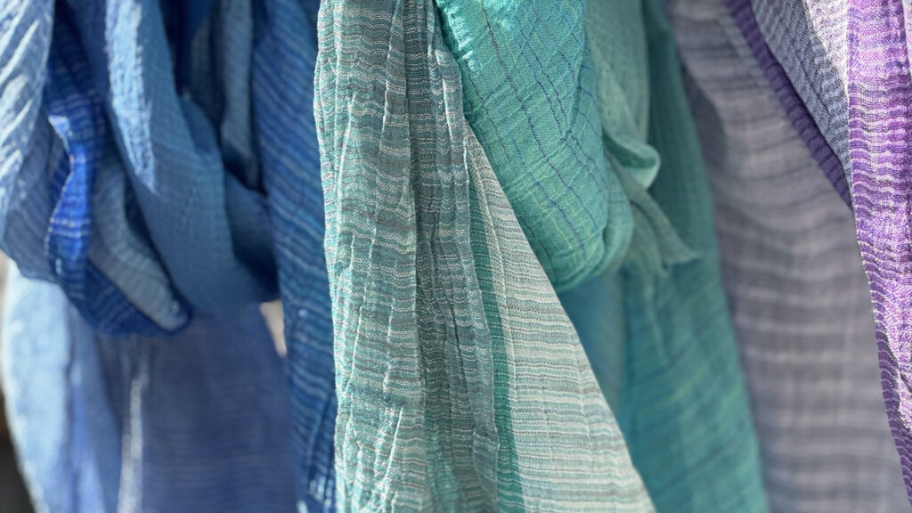 SHIBO 絣染めシルクコットンショール 画像