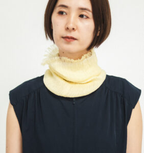 シルクコットンネックベール　イエロー　着用画像