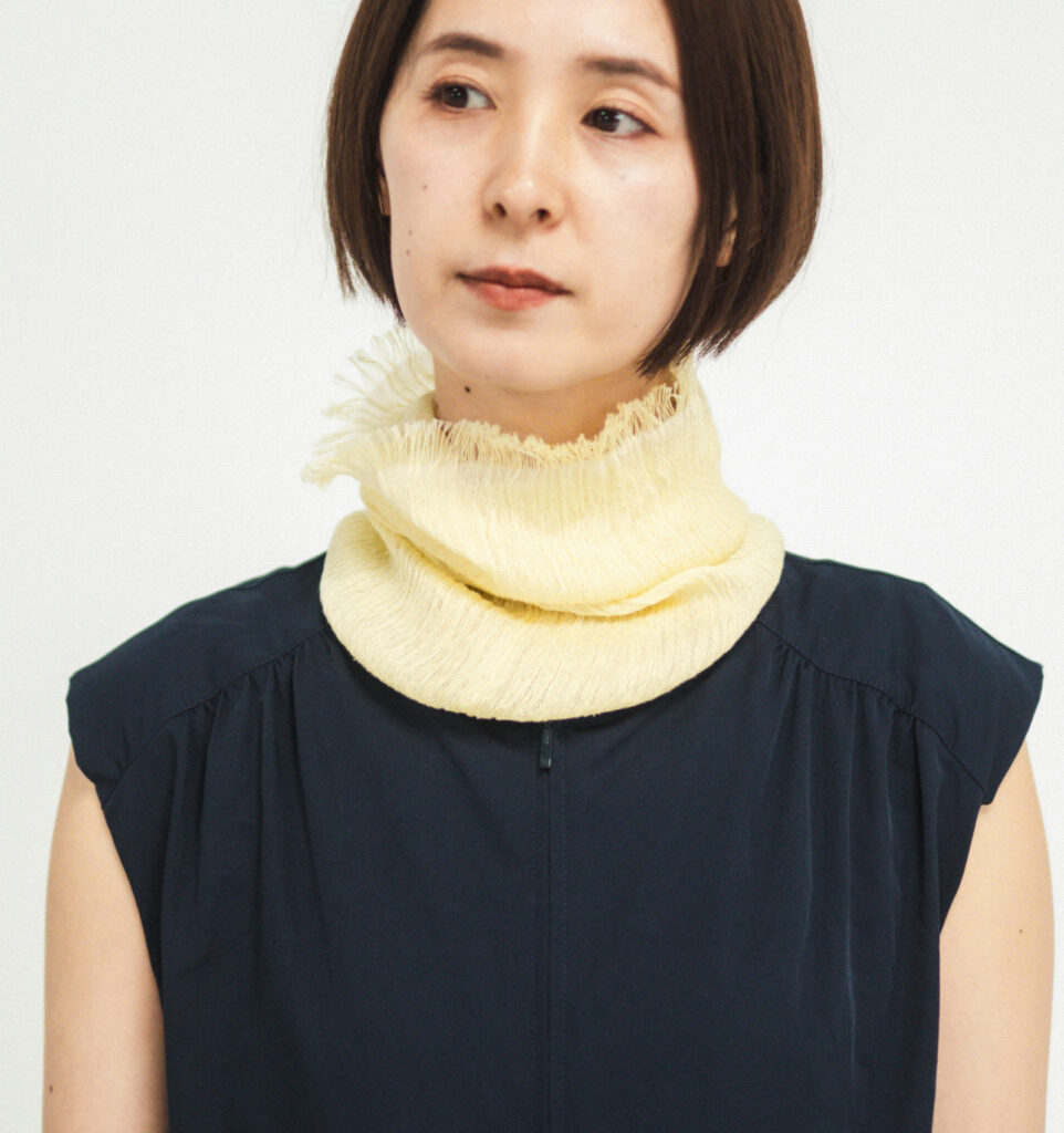 シルクコットンネックベール　イエロー　着用画像