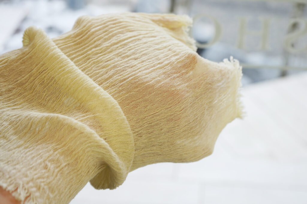 シルクコットンネックベール　透け感の画像