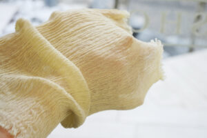 シルクコットンネックベール　透け感の画像