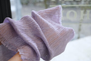 シルクコットンネックベール　透け感の画像