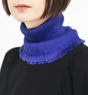 シルクコットンネックベール　ブルー着用画像