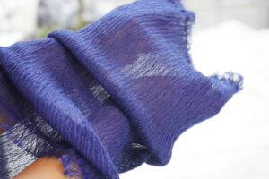 シルクコットンネックベール　透け感の画像