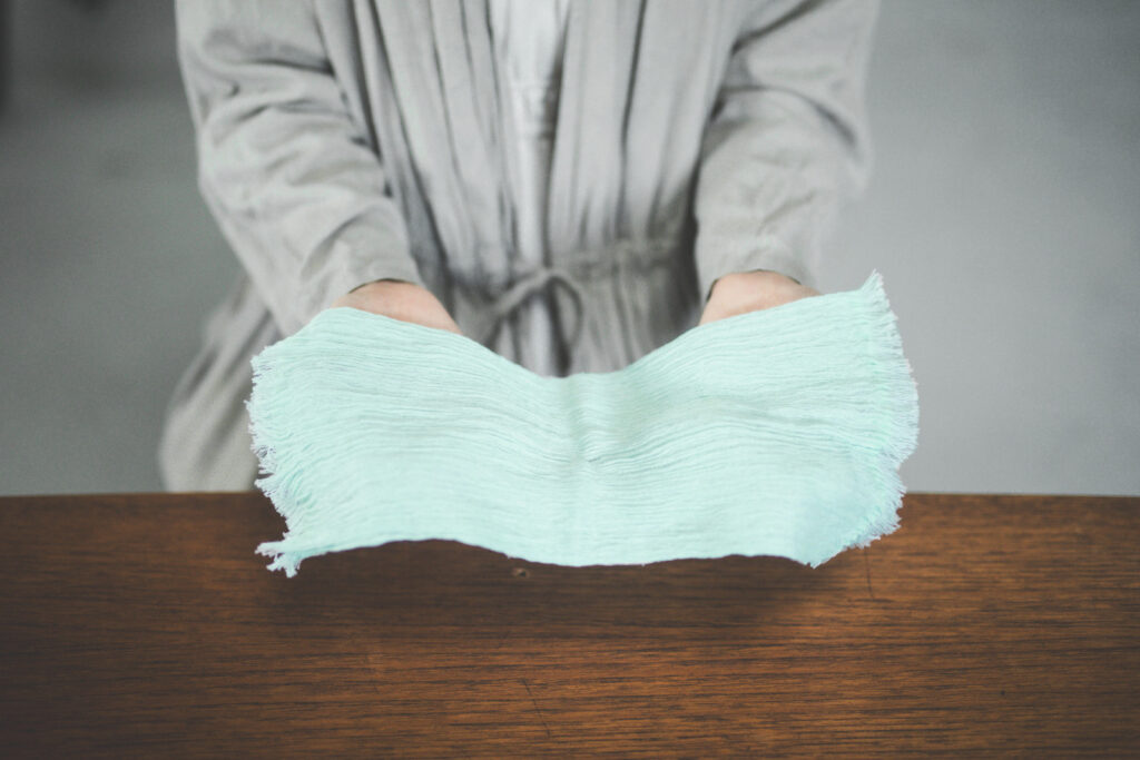 シルクコットンネックベール　手に取る画像