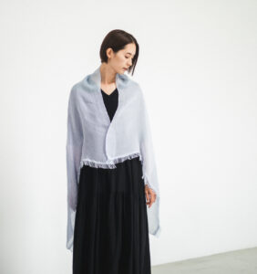 MAGICスカーフ　女性着用画像