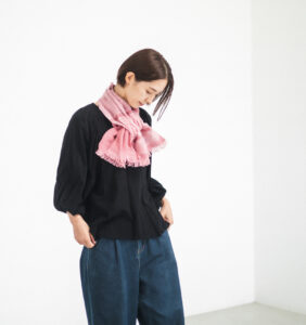 ピンクマフラー着用画像