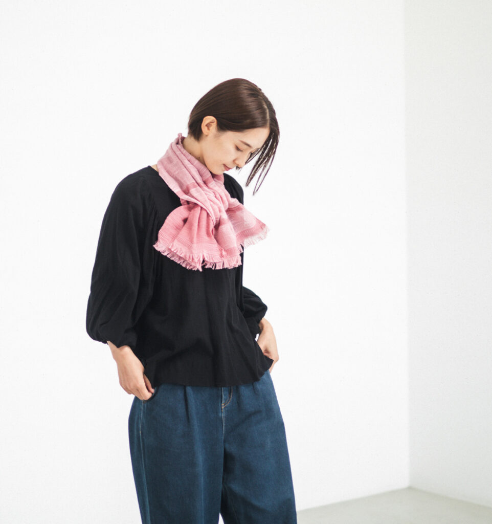 ピンクマフラー着用画像