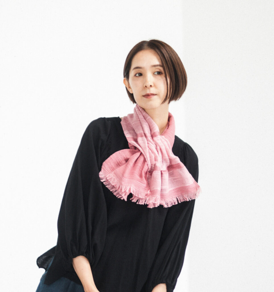 ピンクマフラー着用画像