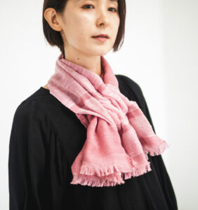 ピンクマフラー着用画像