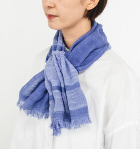 ブルーマフラー着用画像