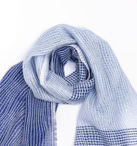 たてよろけもじり織りショートマフラー 青 商品画像